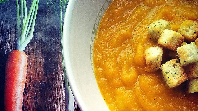 Mrkvová polévka s chilli a koriandrem