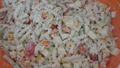 Obyčejný těstovinový salat