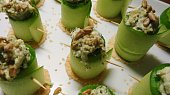 Okurkové rolky s cuketotahini pomazánkou