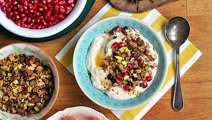Ořechová granola s jogurtem z hedvábného tofu
