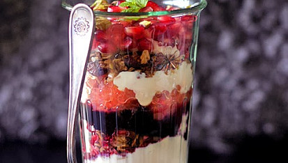 Ořechová granola s jogurtem z hedvábného tofu
