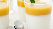 Panna cotta s broskvovým pyré
