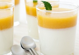 Panna cotta s broskvovým pyré