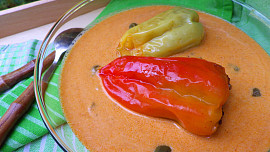 Plněné papriky ve smetanové omáčce s kapary