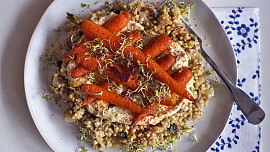 Pohanka s humusem a pečenou mrkví