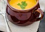 Polévka s batáty, mrkví a čedarem