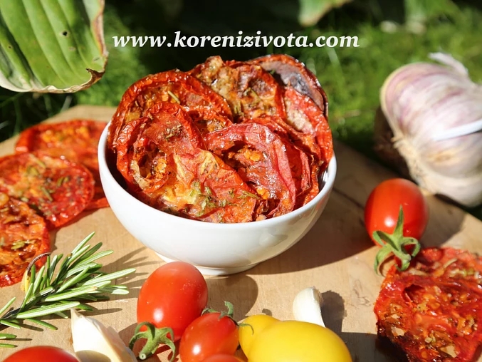 Rajčatové bylinkové chipsy s parmezánem, Rajčatové bylinkové chipsy s parmezánem Rajčatové bylinkové chipsy s parmezánem, Rajčatové bylinkové chipsy s parmezánem