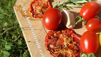 Rajčatové bylinkové chipsy s parmezánem, Rajčatové bylinkové chipsy s parmezánem jsou zdravé a voňavé