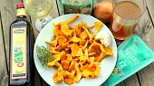 Risotto s karamelizovanou cibulí a liškami, suroviny