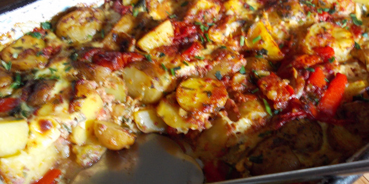 Rychlá večeře - Zapečené brambory se zeleninou a mletým masem