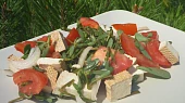 Salát ze šruchy zelné, rajčat a tofu