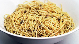 Špagety s černým lanýžem