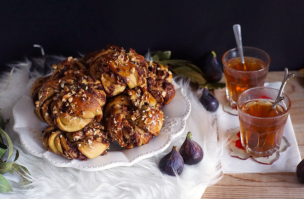Švédské rolky s nutelou, ořechy a kardamomem