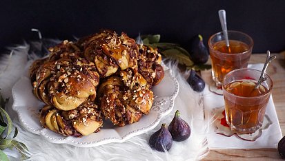Švédské rolky s nutelou, ořechy a kardamomem