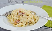 Těstoviny carbonara s parmezánem