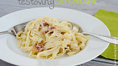 Těstoviny carbonara s parmezánem