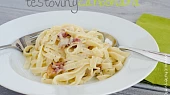 Těstoviny carbonara s parmezánem