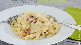 Těstoviny carbonara s parmezánem