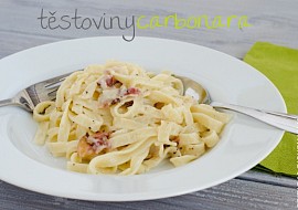 Těstoviny carbonara s parmezánem