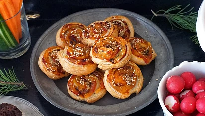 Tradiční lotyšské pizza rolky