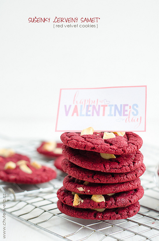 Valentýnské cookies červený samet“