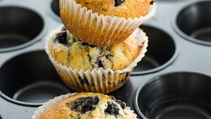 Velké borůvkové muffiny