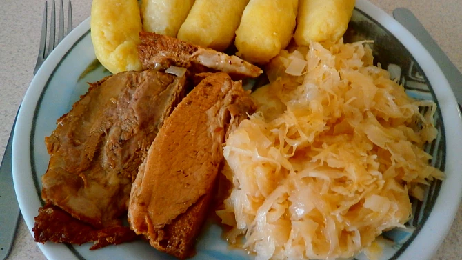Vepřový bok s kostí na černém pivu