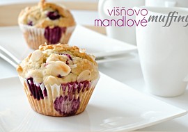 Višňovo-mandlové muffiny