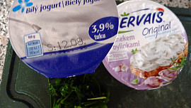 Zapečená kaše s jogurtovou omáčkou
