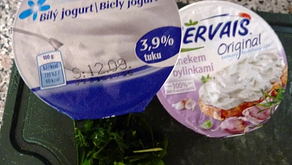 Zapečená kaše s jogurtovou omáčkou