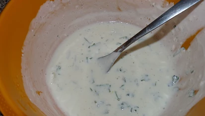 Zapečená kaše s jogurtovou omáčkou