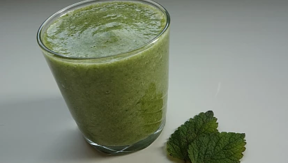 Zelené smoothie s meduňkou
