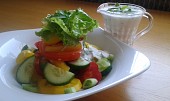 Zeleninový salát s kefírovou zálivkou