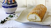 Arašídová roláda se šlehačkou