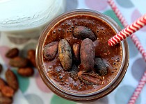 Banánovo-kakaové smoothie s kokosovým mlékem