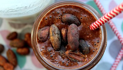 Banánovo-kakaové smoothie s kokosovým mlékem