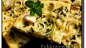 Bílá cibulová pizza