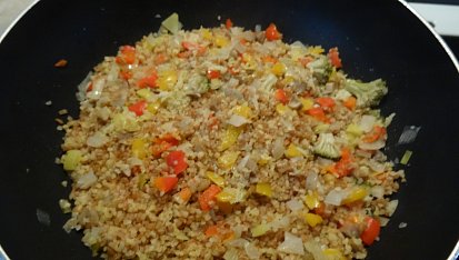 Bulgur se zeleninou v parním hrnci