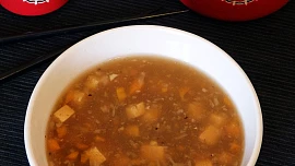 Čínská pikantní polévka s tofu