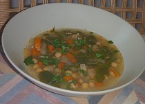 Cizrnová polévka s mangoldem a zeleninou