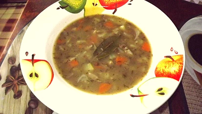 Čočková polévka nakyselo se zeleninou a hlívou