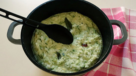 Curd rice (indická jogurtová rýže s okurkou)