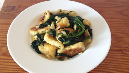 Gnocchi se špenátem a parmazánem, Pokrm před završením parmazánem
