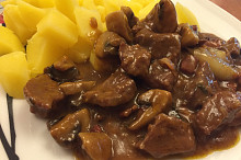 S vařeným bramborem.:) díky za skvělý recept.