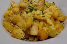 Knedlík s vejci a parmezánem