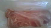 Kuřecí prsíčka s křenem v alobalu, anglická slanina