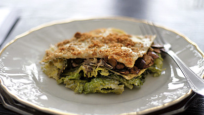Lasagne s houbami, kapustou a bešamelem
