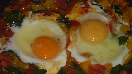 Mangoldová variace na shakshuka (na arabské lečo)