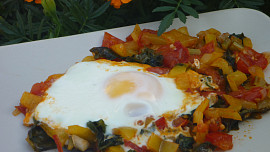 Mangoldová variace na shakshuka (na arabské lečo)