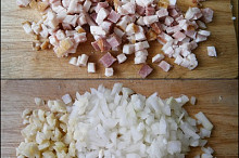 Slaninu,cibuli a česnek nakrájíme nadrobno